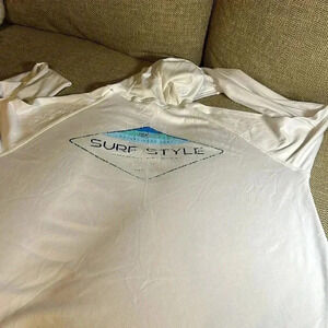 SURF STYLE LONG SLEEVE LIGHT WEIGHT SIZE MEDIUM UPF 50+ FISHING OUTDOOR SHIRT